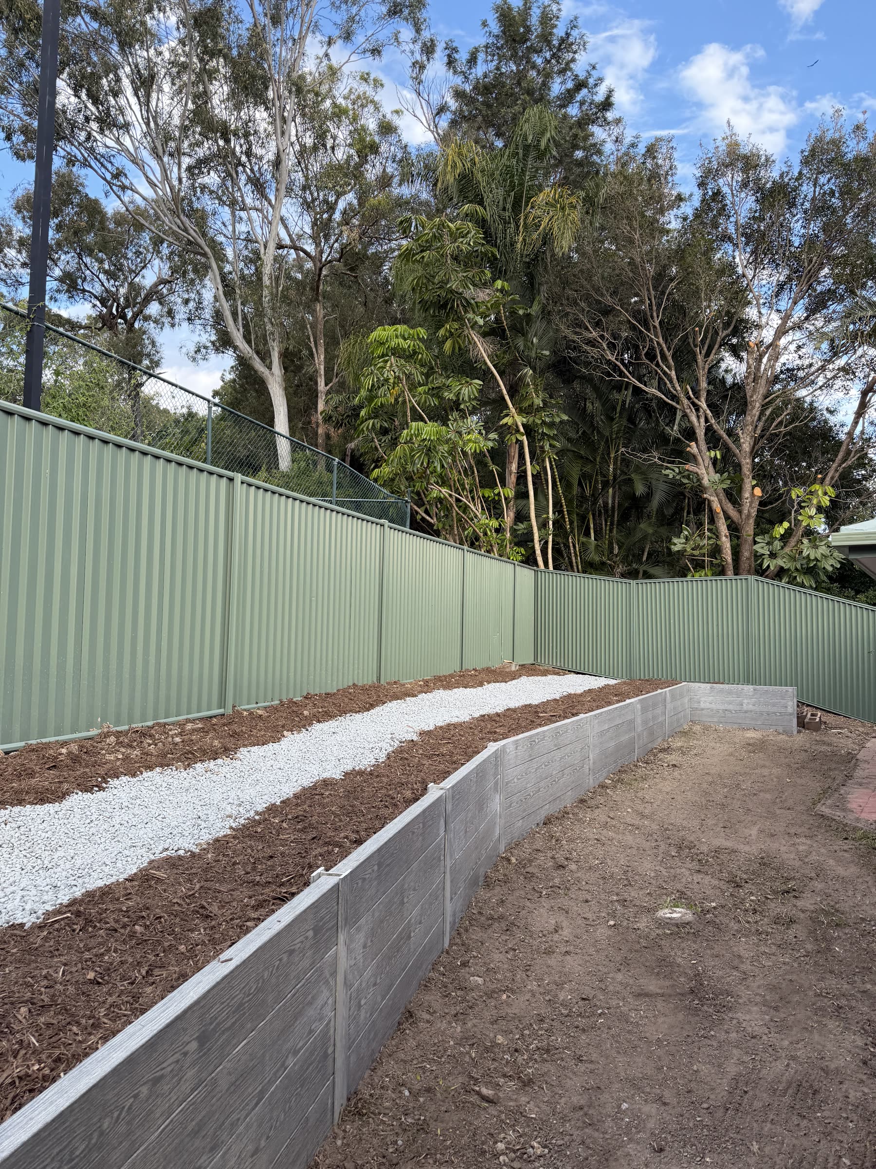 Engineered block retaining finished, Parkwood